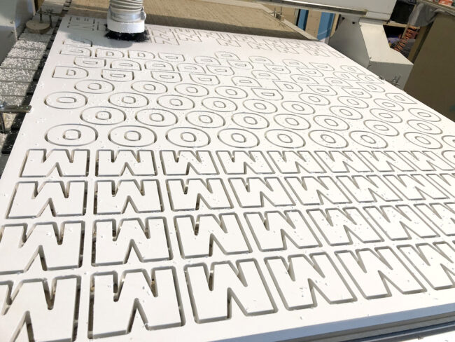 Letras CNC para la campaña GOLDEN TIMES de Aristocrazy